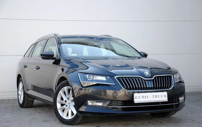 Skoda Superb cena 89900 przebieg: 182500, rok produkcji 2019 z Morąg małe 154